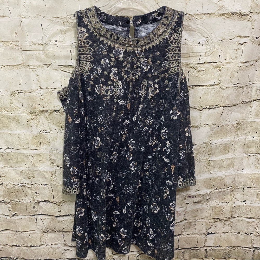 Bke Boutique Cold Shoulder Top Gray Gold Embroidery Floral